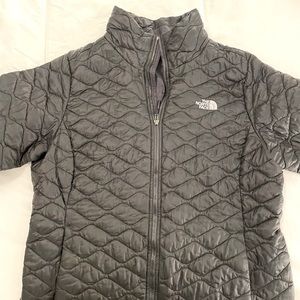 The North Face thermoball jacket. Black. Women’s Size Large